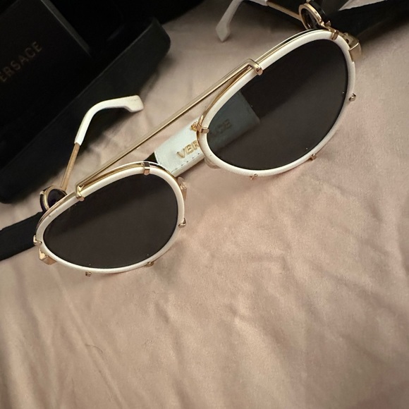 Versace sunglasses - Picture 3 of 5